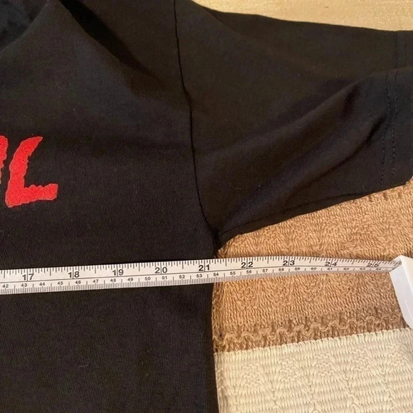 MARVEL DeadPool graphic T-shirt. Size medium - Picture 4 of 7